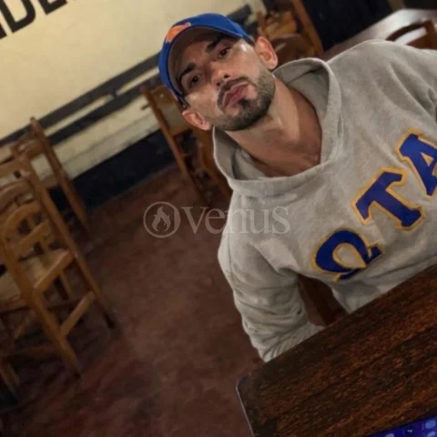 Eglez, hombre escort en Montevideo